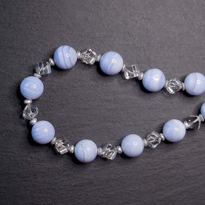 Bergkristallkette mit Chalcedon und Silber